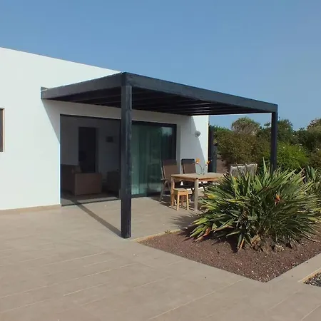 Вилла Heated & Shared Pool Matriana 36b, North Shore *