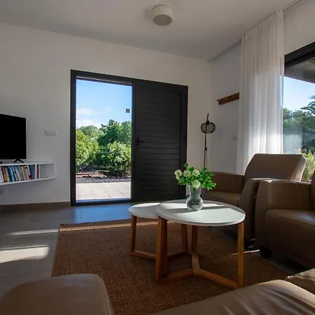 Heated & Shared Pool Matriana 36b, North Shore Вилла