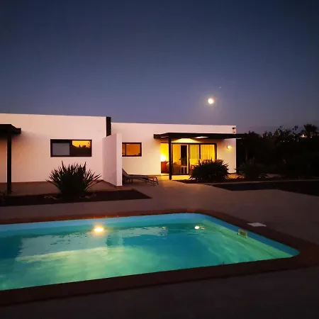 Willa Heated & Shared Pool Matriana 36b, North Shore La Oliva