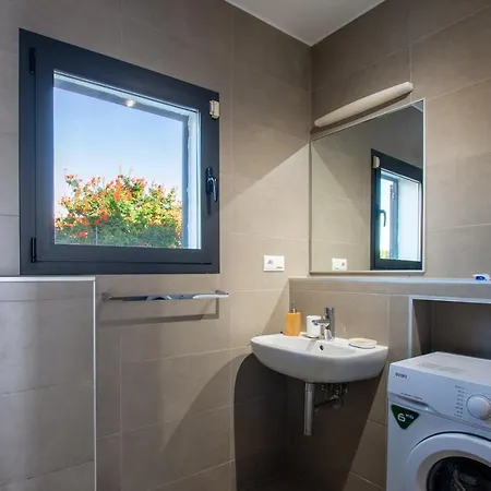 Vila Heated & Shared Pool Matriana 36b, North Shore *