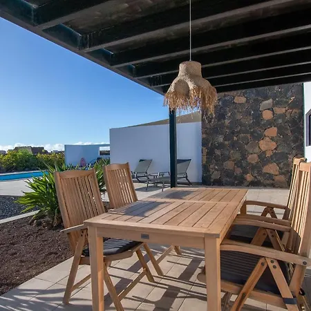 Heated & Shared Pool Matriana 36b, North Shore La Oliva