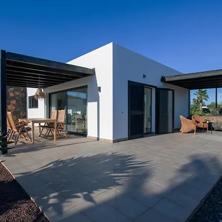 Heated & Shared Pool Matriana 36b, North Shore *