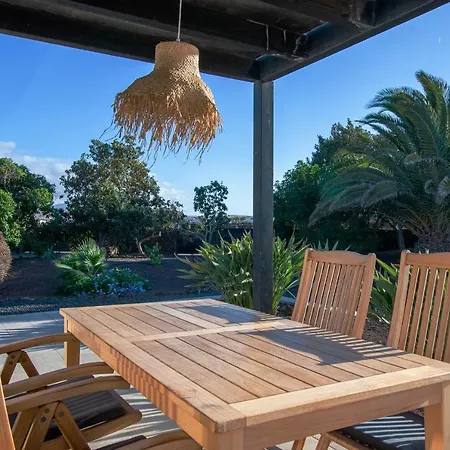 Heated & Shared Pool Matriana 36b, North Shore Vila *