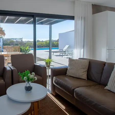 Heated & Shared Pool Matriana 36b, North Shore La Oliva