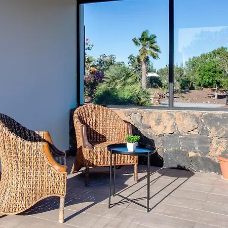 Heated & Shared Pool Matriana 36b, North Shore Vila *