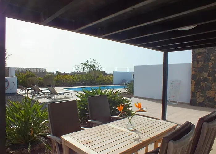 Heated & Shared Pool Matriana 36b, North Shore Willa La Oliva